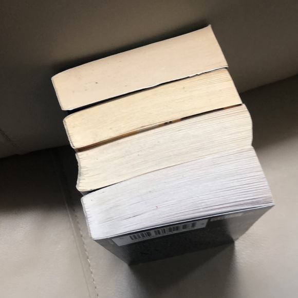 4 Johnstone western paperback books - Picture 7 of 9